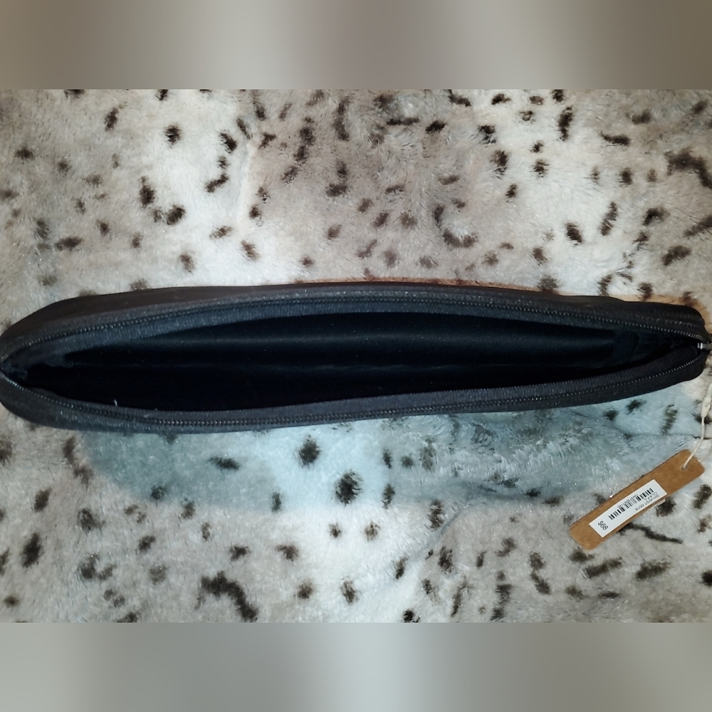 SKIMS Neoprene Pouch - Picture 2 of 2